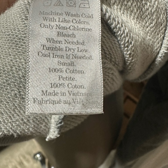 Everlane Heather Gray Crewneck - Picture 5 of 6